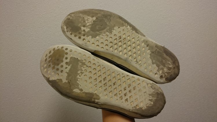 シューグーで補修して履いてるVANSのオーセンティック